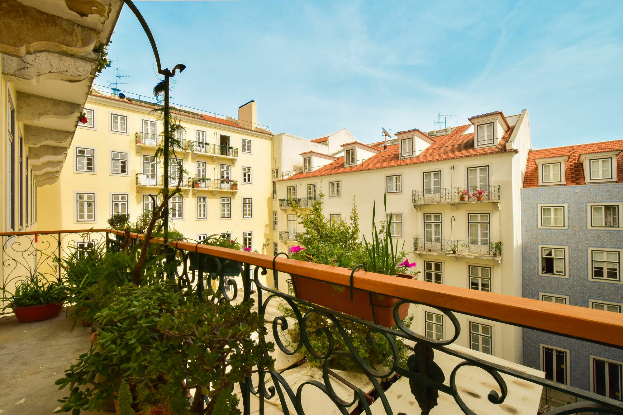 Lost :: Chiado House Gasthof 2*